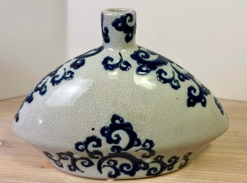 Chinese Blue and White Porcelain Crackle Glaze Bud Vase with Scroll Design